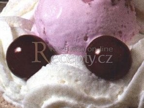 Bezé s višňovu zmrzlinou