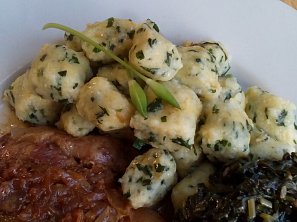 Bramborové noky / špalíky s medvědím česnekem