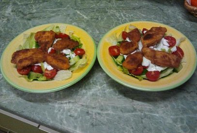 Zeleninový salát s miniřízečky a česnekovým dresinkem