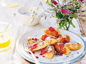 Škubánky s mákem a švestkovou omáčkou