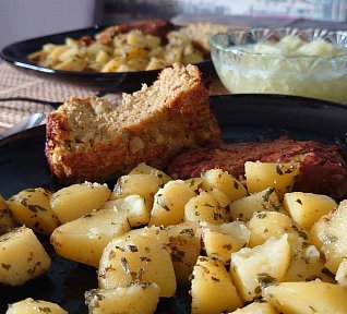 Sekaná a brambory v páře