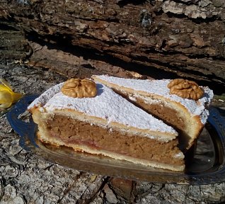 Křehké ořechové řezy