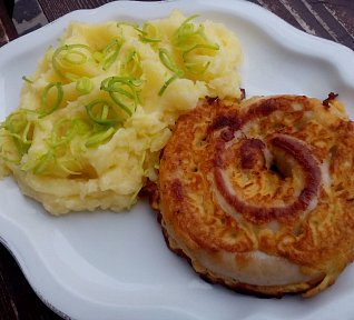 Vinná klobása v těstíčku z podmáslí