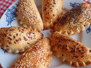 Kořeněné šátečky se šunkou a sýrem