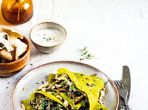 Špenátové palačinky s houbovou náplní