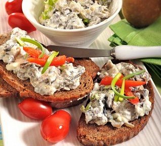 Houbová škvarková pomazánka