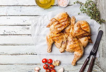 Kuře pečené naplacato v limetkovo-zázvorové marinádě