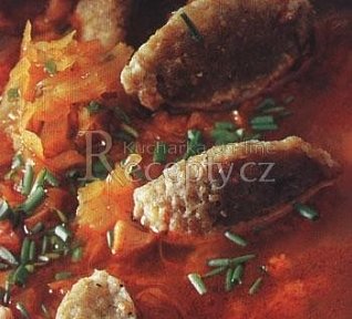 Zelná polévka s drožďovými nočky