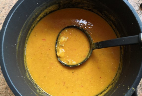 Dýňová indická polévka s kuřecím a červenou čočkou photo-0