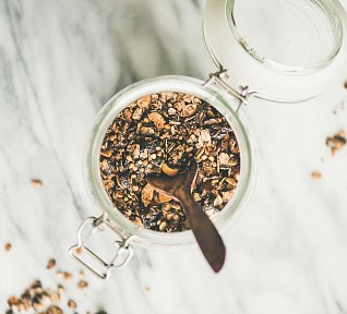 Domácí čokoládová granola Domácí čokoládová granola