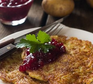 Bramboráky s červenou řepou Bramboráky s červenou řepou