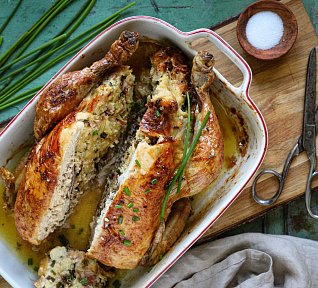 Pečené kuře s bylinkovou nádivkou