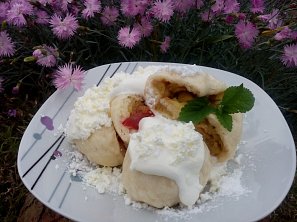 Kynuté knedlíky (nejen) s rebarborou Kynuté knedlíky (nejen) s rebarborou