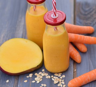 Mrkvové smoothie s jogurtem