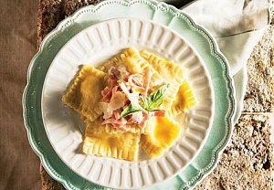 Sorrentinos, ravioly se sýrovou omáčkou