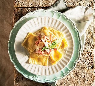 Sorrentinos, ravioly se sýrovou omáčkou