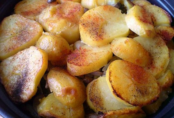 Zapečené brambory s brokolicí a smetanou