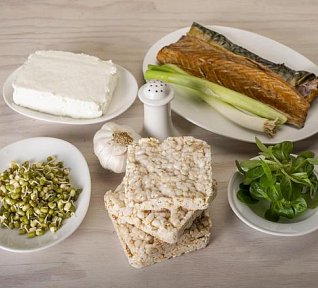 Pomazánka z uzené makrely a pečeného česneku