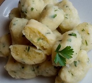 Bramborové noky s listovým celerem