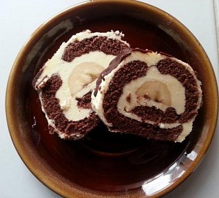 Banánová roláda s pudinkovým krémem