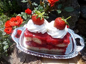 Nepečený jahodový dort