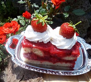 Nepečený jahodový dort