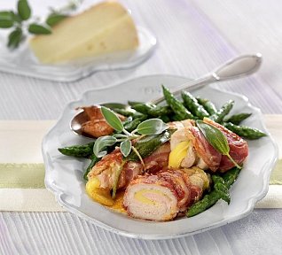 Telecí Saltimbocca s ovčím sýrem a chřestem