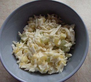 Ovocný salát s celerem