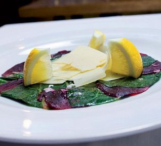 Carpaccio z červené řepy a mangoldu