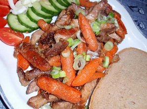 Baby karotka s masovými nudličkami - nakládaná minutka