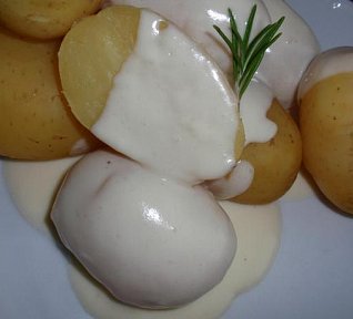 Bylinková bešamelová omáčka (přeliv)