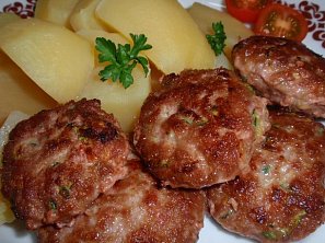 Cuketové karbanátky (sekaná) Cuketové karbanátky (sekaná)