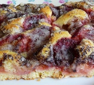 Jogurtový švestkový koláč