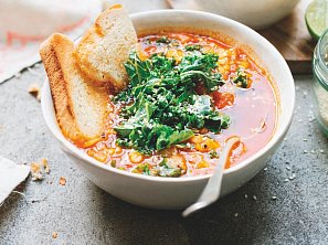 Minestrone s kadeřávkem