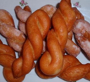 Kynuté pletýnky - smažené Kynuté pletýnky - smažené