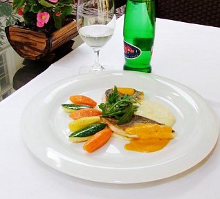 Siven s bramborovým pyré a omáčkou z uzených rajčátek