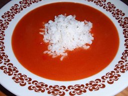 Jednoduchá rajská polévka s paprikou