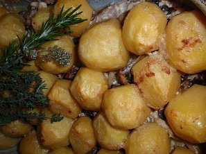 Bylinkové vepřové s bramborem a žampiony