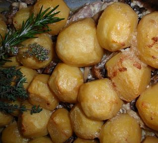 Bylinkové vepřové s bramborem a žampiony