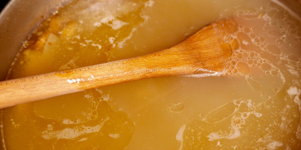 Jak odstranit mastnotu z polévky?