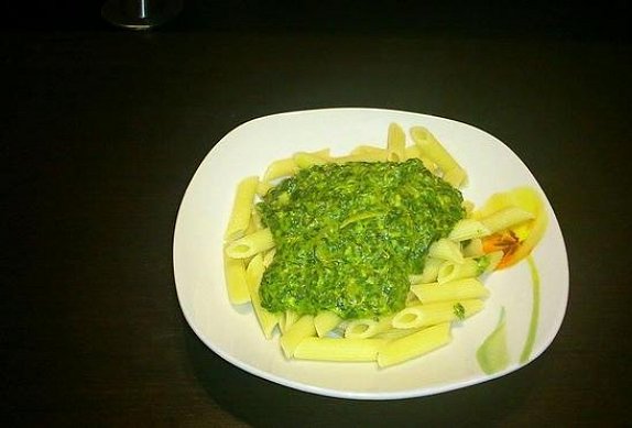 Gnocchi / Těstoviny se smetanou, špenátem, česnekem a špetkou kari