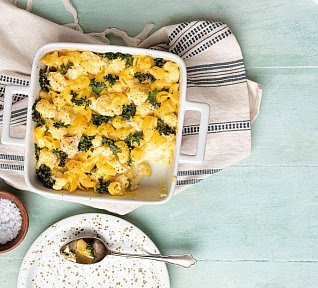 Zapečené těstoviny s květákem a kapustou