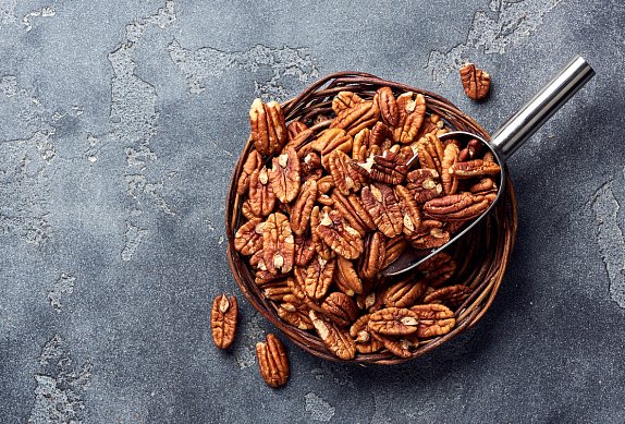 Salát s fíky a pekanovými ořechy