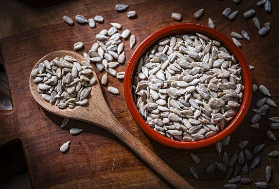 Pita chléb s pestem z červené řepy