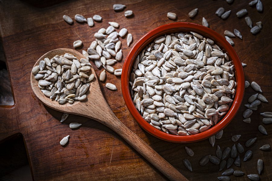 Pita chléb s pestem z červené řepy