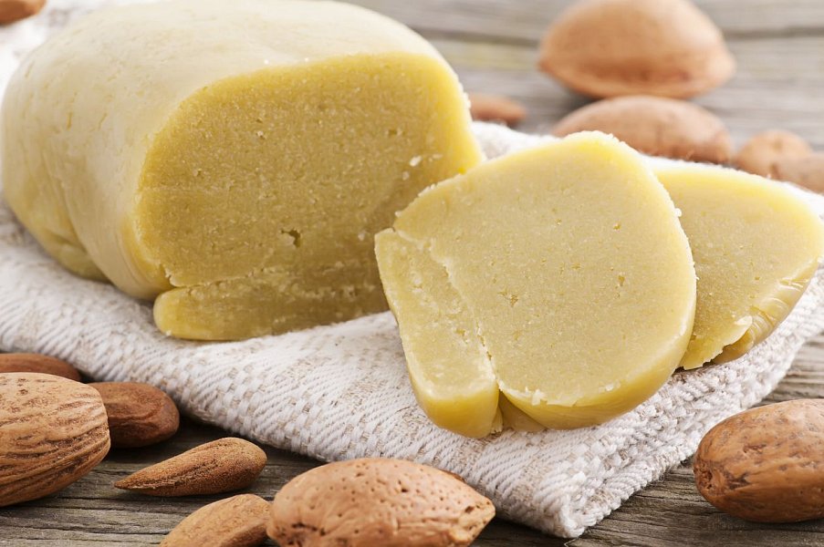 Meruňkové knedlíky s marcipánem