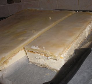 Pudinkové řezy z listového těsta s citronovou polevou