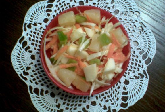 Zeleninovo-ovocný salát s dresingem