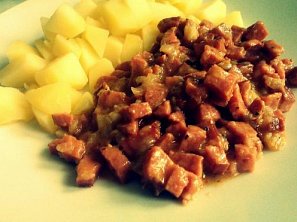 Buřty s cibulí Buřty s cibulí