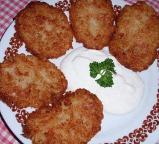 Placičky z hlávkového zelí s česnekovým dipem